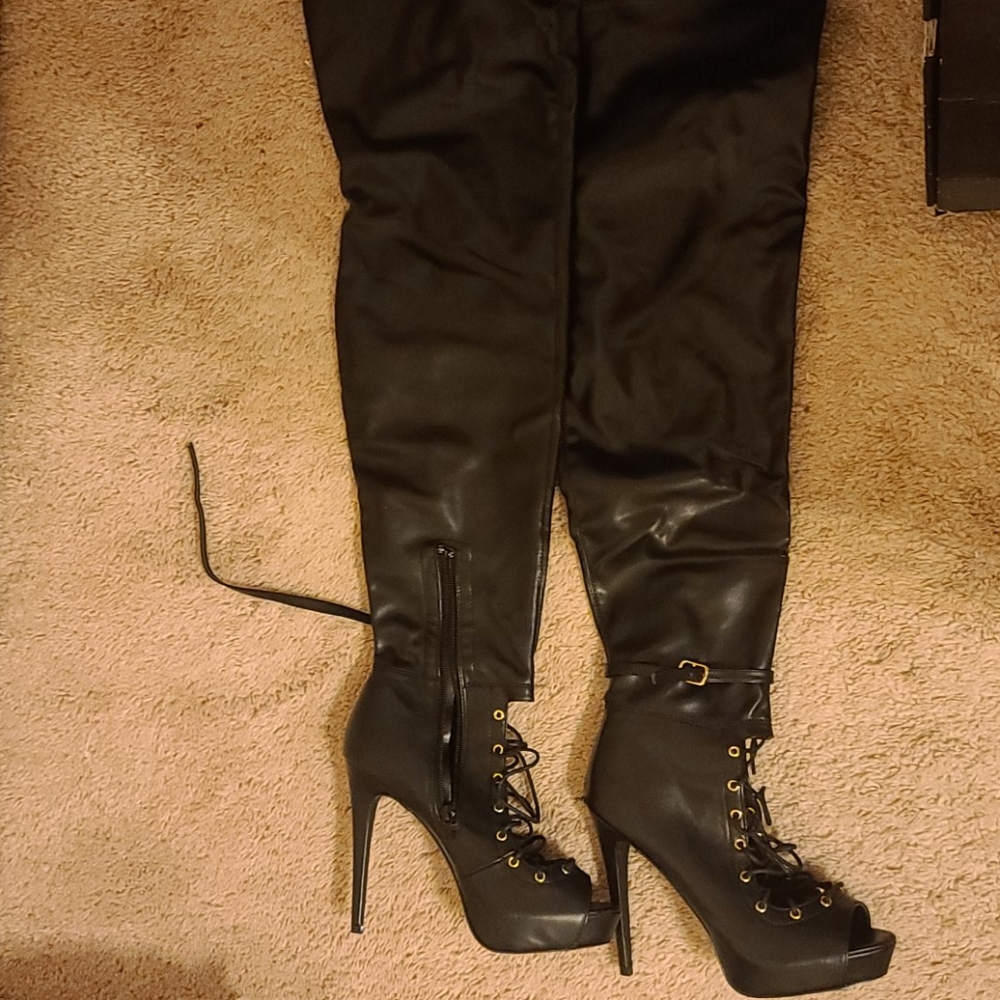 Boots - Picture 2 of 4